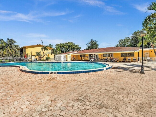 Building Photo - 2815 NE 201st Terrace