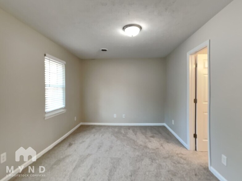 Building Photo - 461 Claircrest Dr