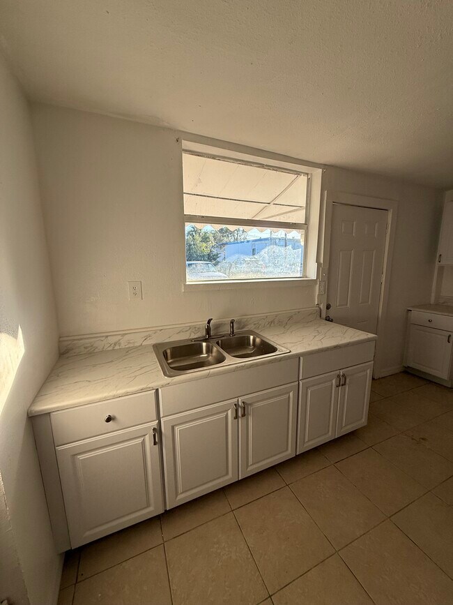 Building Photo - 874 Duplex