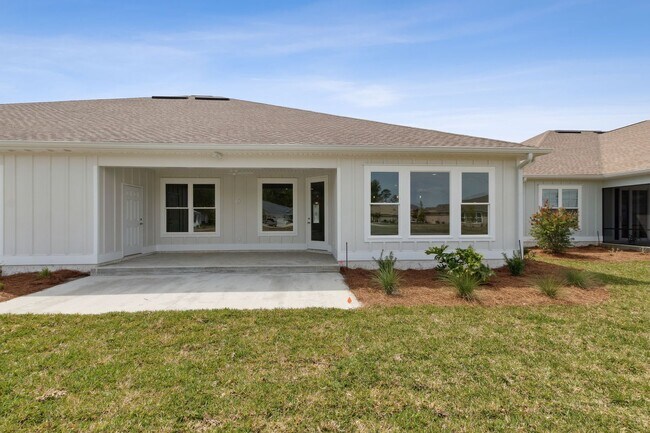 Building Photo - Resort Style living, minutes to town!