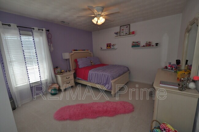 Building Photo - 1024 Long Beeches Ave