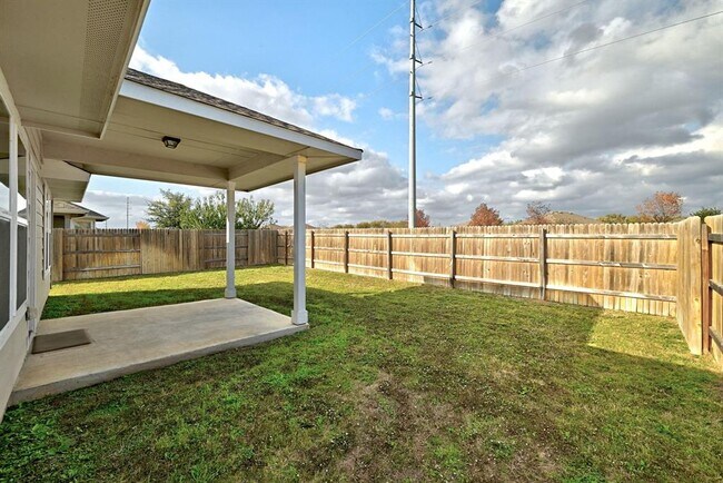 Building Photo - 104 Crooked Trail