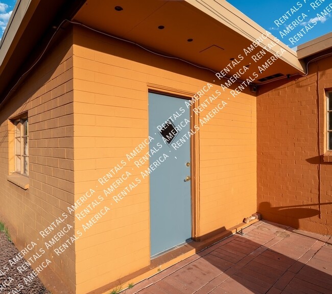 Building Photo - 4307 E Hayhurst St