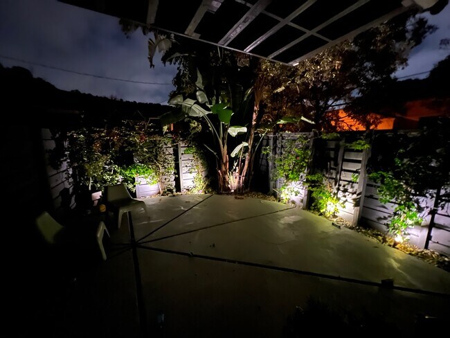 Building Photo - 6121 Glen Holly St