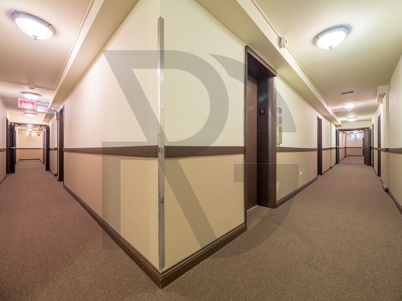 Building Photo - 503 W Barry Ave