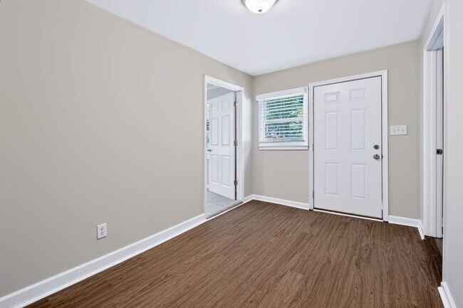 Building Photo - 1380 Ivywood Dr