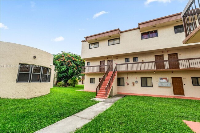 Building Photo - 1141 SW 105th Ave