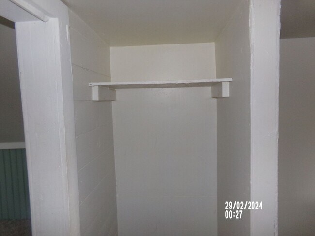 Building Photo - 4bd 1ba Home