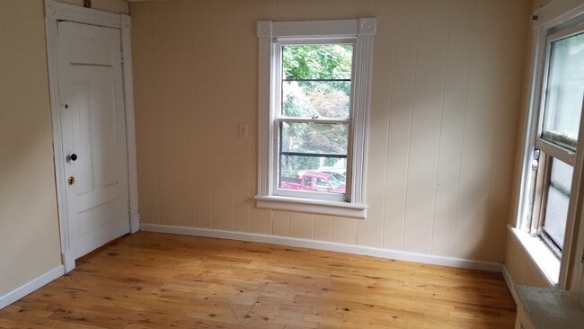 Building Photo - 439 Meigs St