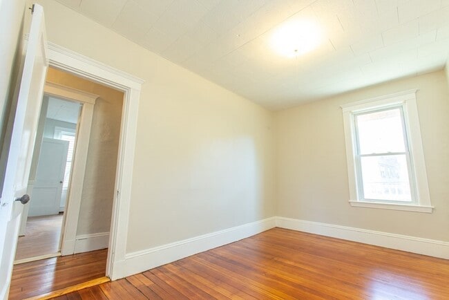 Building Photo - 27 Ashford St