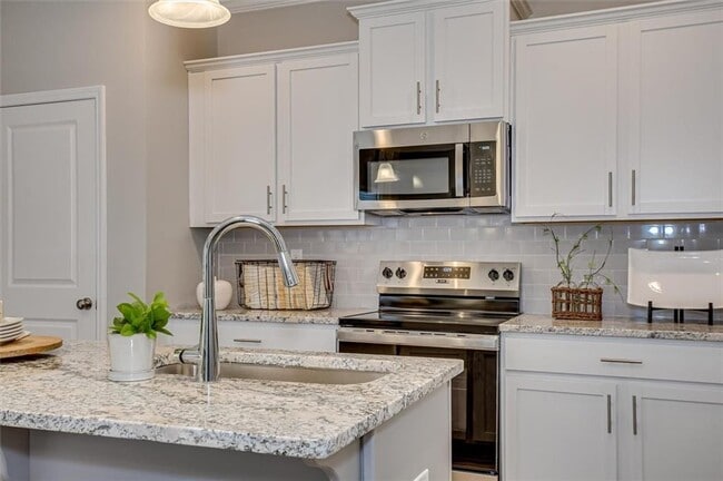 Building Photo - 105 Essence Dr