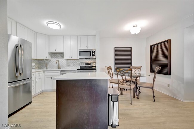 Building Photo - 8110 S Woods Cir