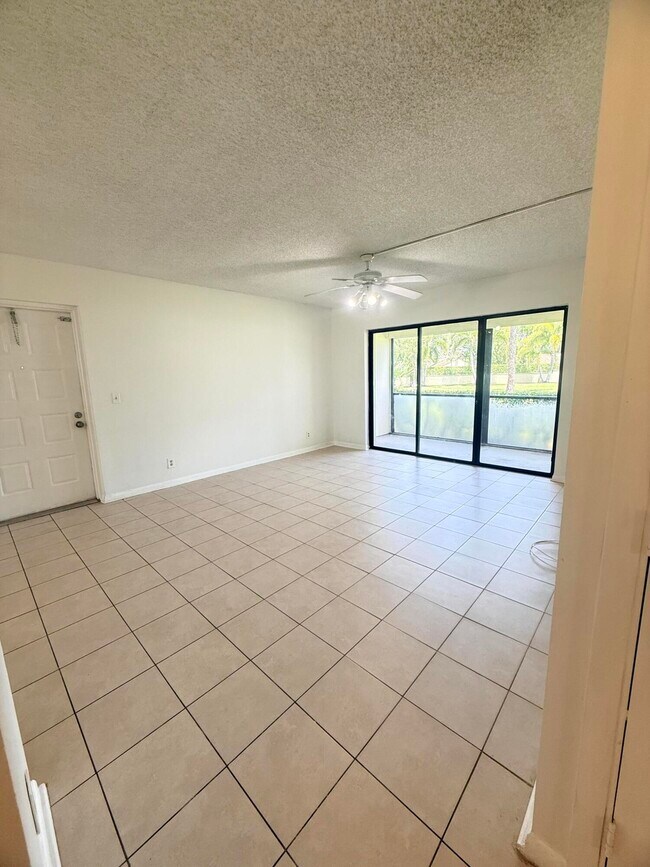 Building Photo - 703 Sunny Pine Way