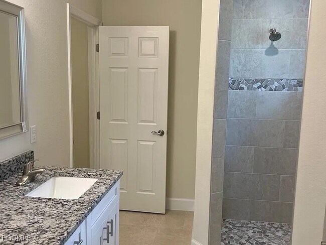 Building Photo - 2508 20th St W