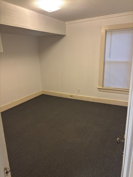 Building Photo - 47 Elkins St