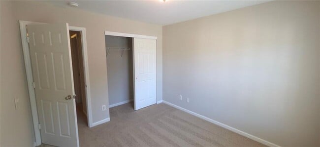 Building Photo - 3425 Fernview Dr