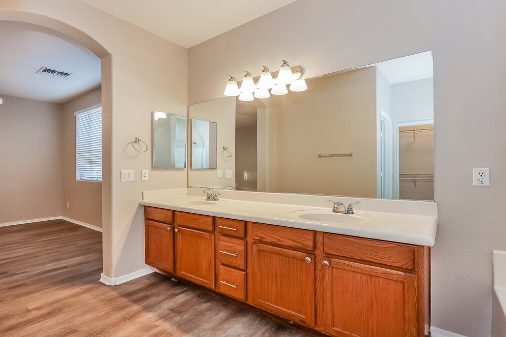 Building Photo - 6603 S 17th Ave