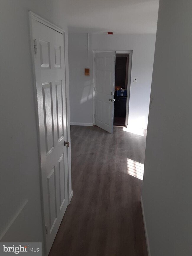 Building Photo - 7200 Crittenden St