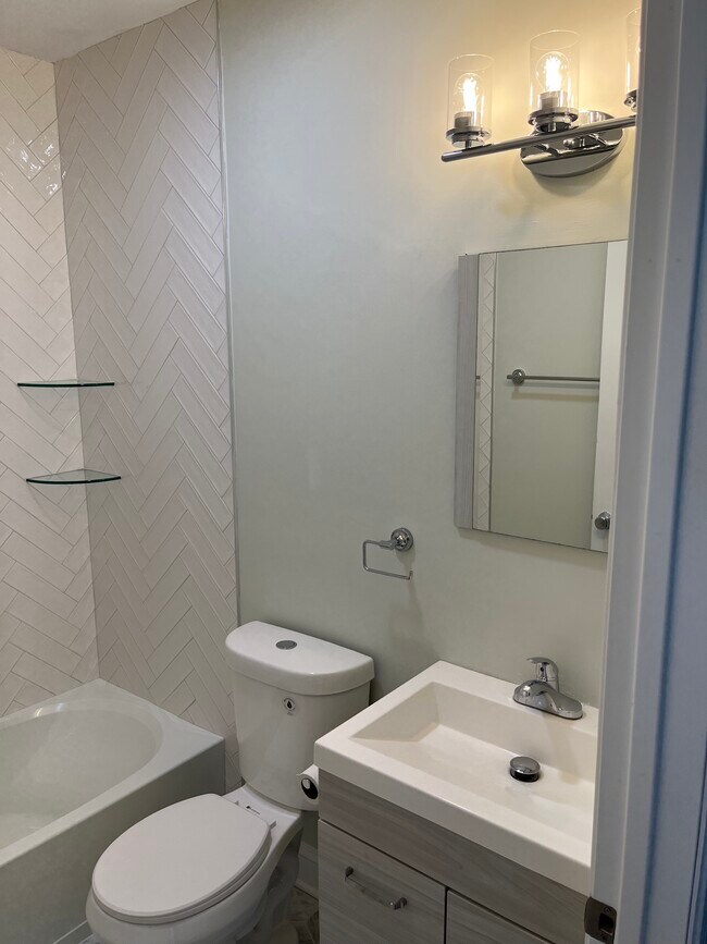 Unit 2 - 6034 Walton Ave
