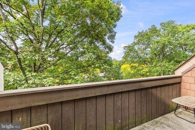 Building Photo - 2216 S Quincy St