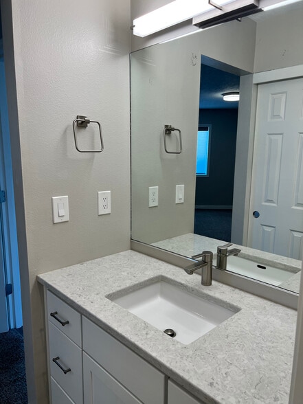 Primary Bath - 5358 Summerlake St SE