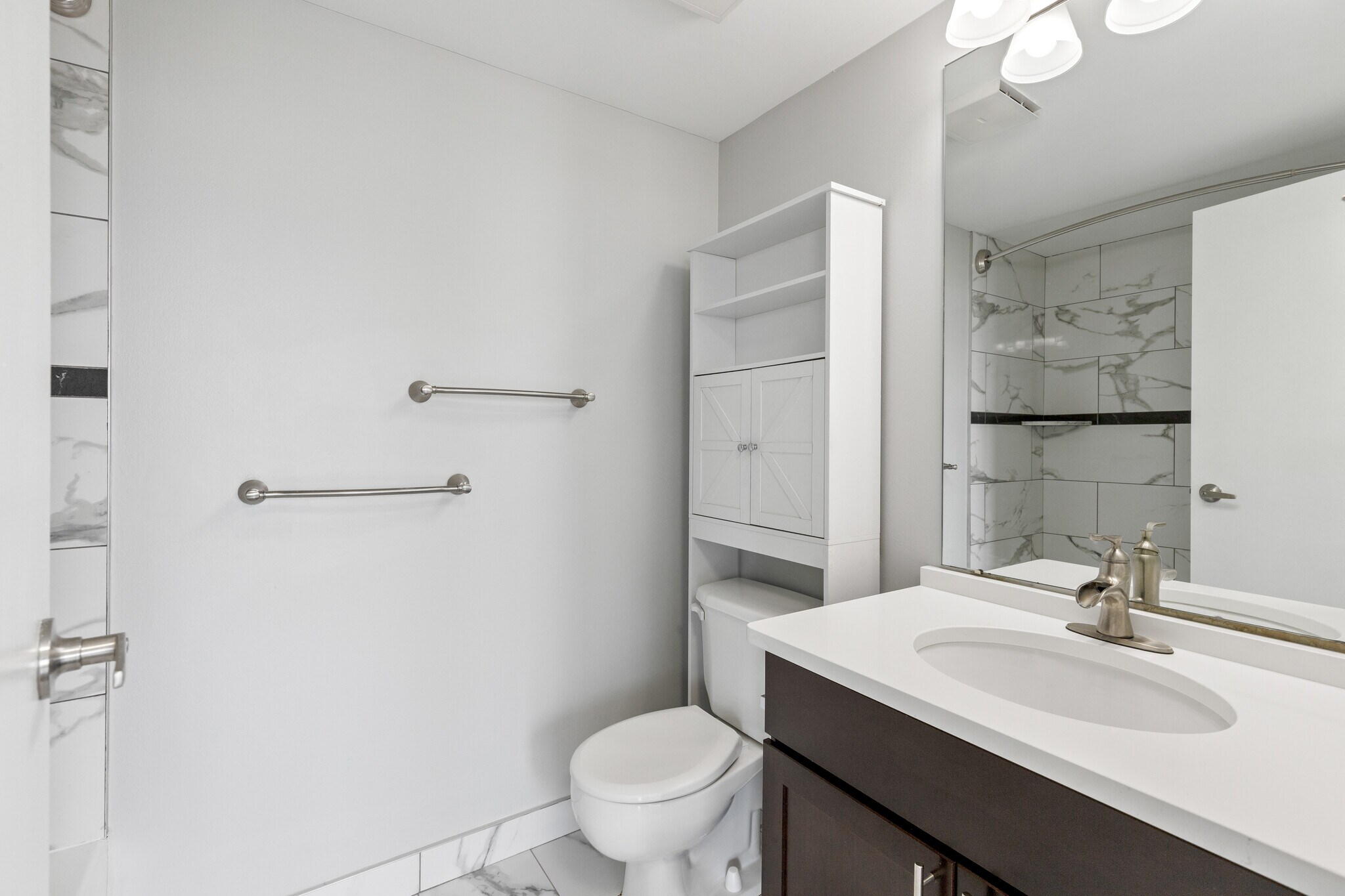 Building Photo - 250 E Harbortown Dr