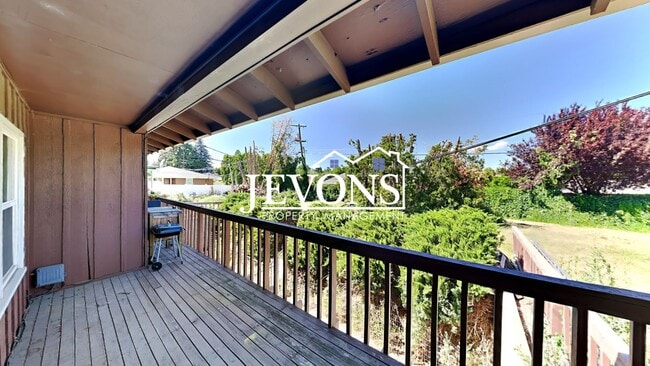 Building Photo - 4105 W Lincoln Ave