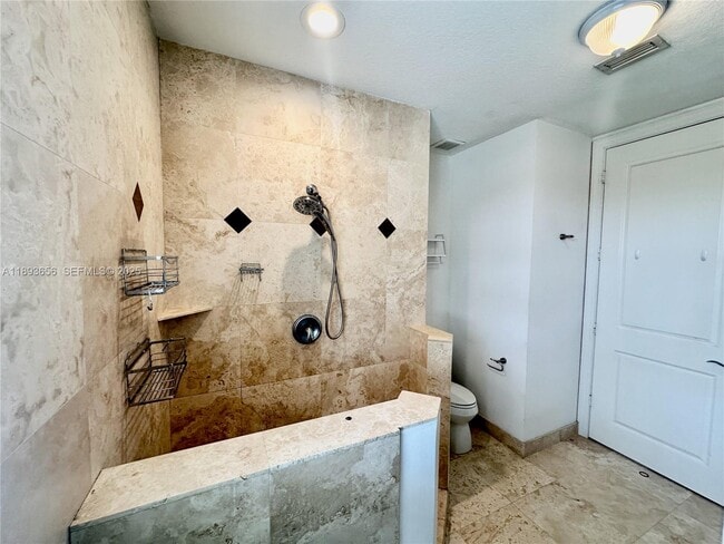 Building Photo - 813 SE 18th Ct