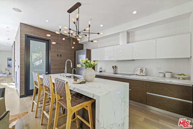 Building Photo - 2756 Westshire Dr