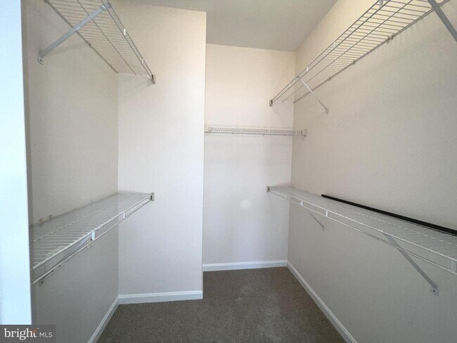 Building Photo - 4852 Eisenhower Ave