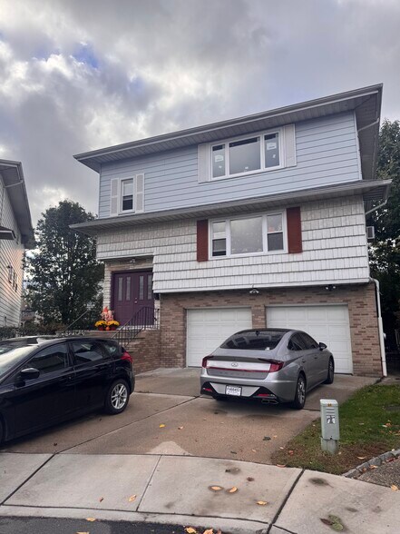 Building Photo - 6 Oak Ln