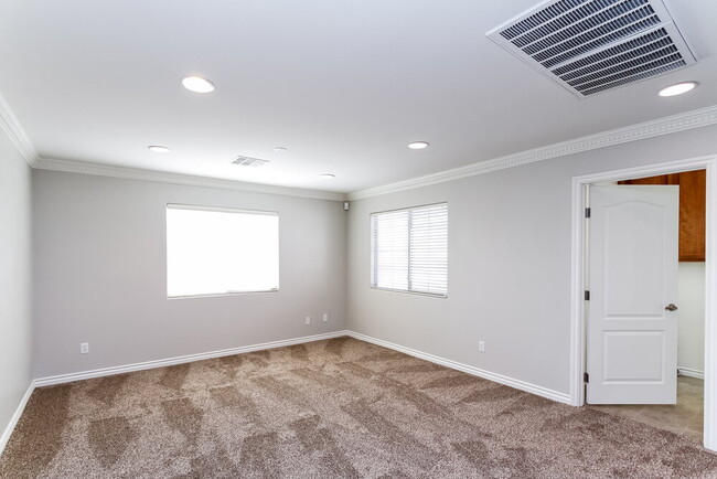 Building Photo - 308 Sierra Breeze Ave