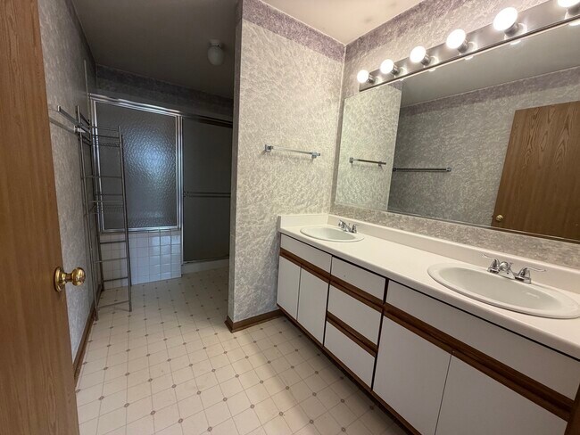 Building Photo - 311 Sheffield Ct