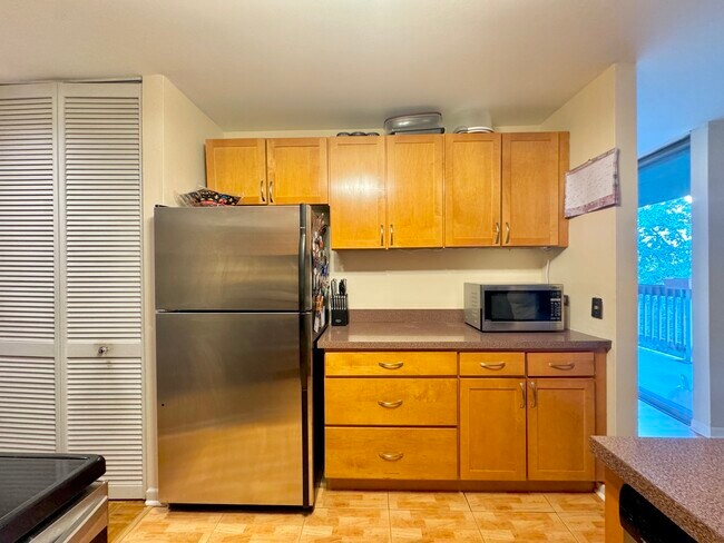 Building Photo - 5600 Hillcrest Ln