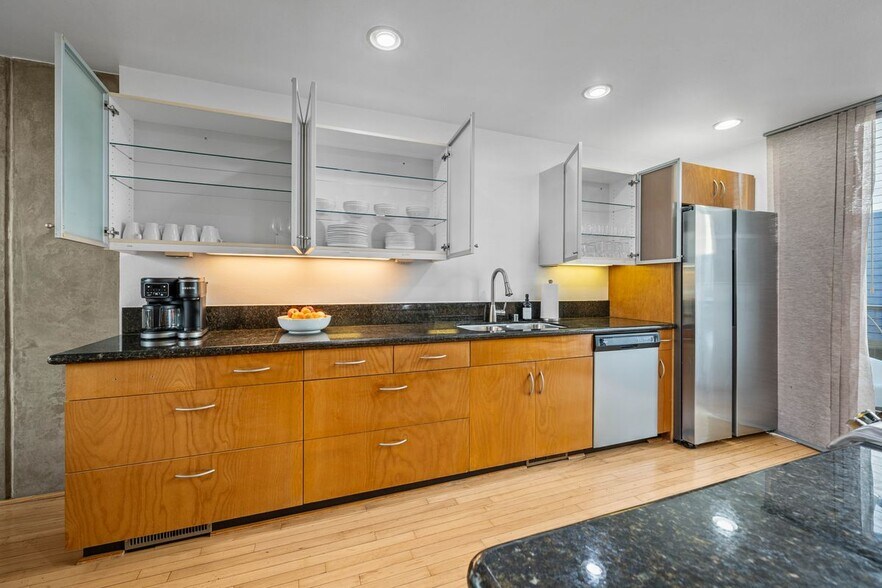 Building Photo - 1048 F St