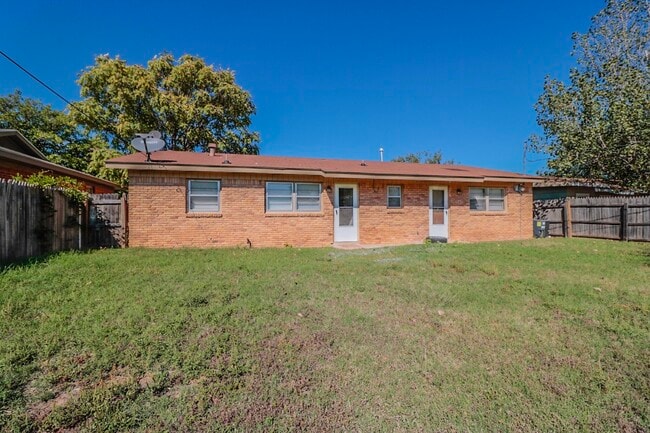 Building Photo - 2005 43rd St