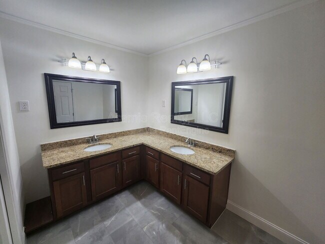 Building Photo - 4860 Tremont Dr NE