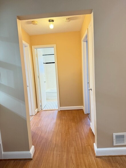 Building Photo - 8805 Plymouth St