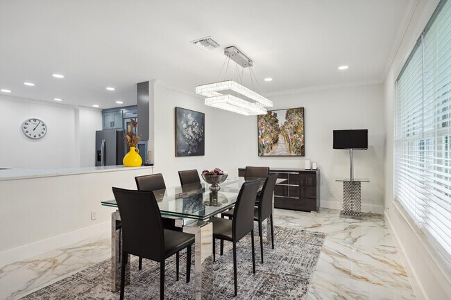 Building Photo - 4091 Lakespur Cir N