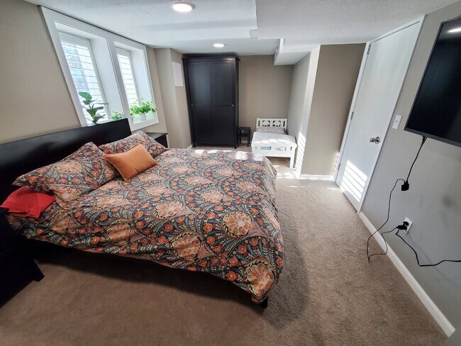 Building Photo - New Property Available for Rent in Saint L...