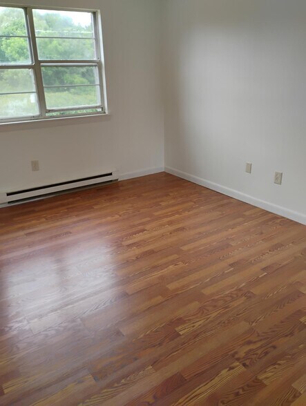 Building Photo - 41 Belair Dr