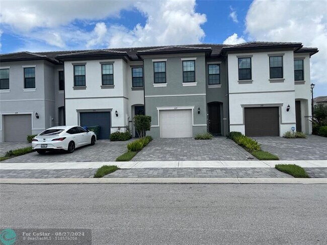 Building Photo - 2127 Appleton Cir S