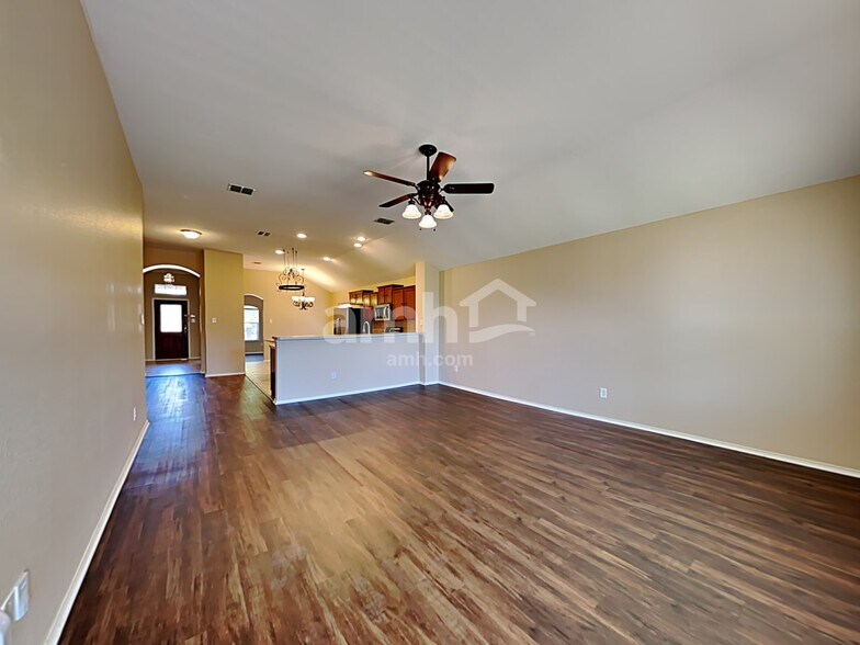 Building Photo - 1117 Luckenbach Dr