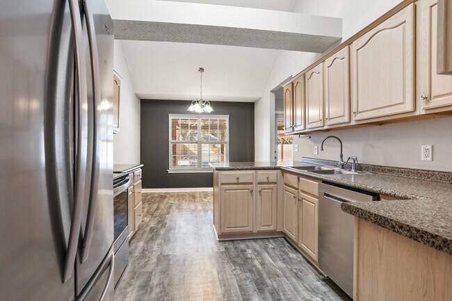 Building Photo - 204 Birch Dr