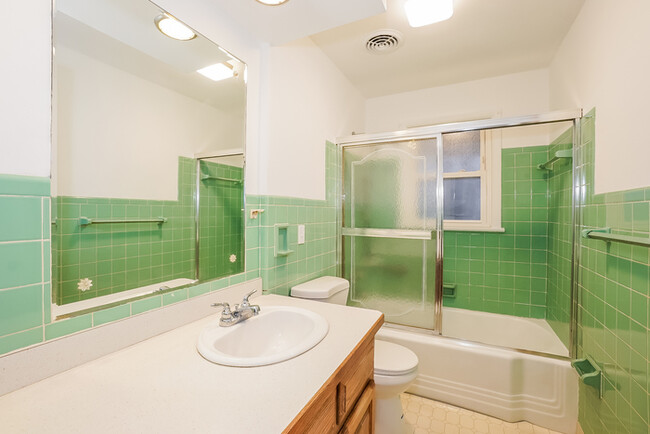 Building Photo - Bright 3-Bedroom Home