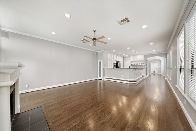 Building Photo - 2304 Albans Rd