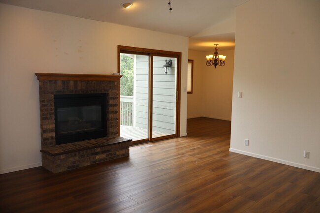 Building Photo - Beautiful 4 Bedroom Fort Collins Home