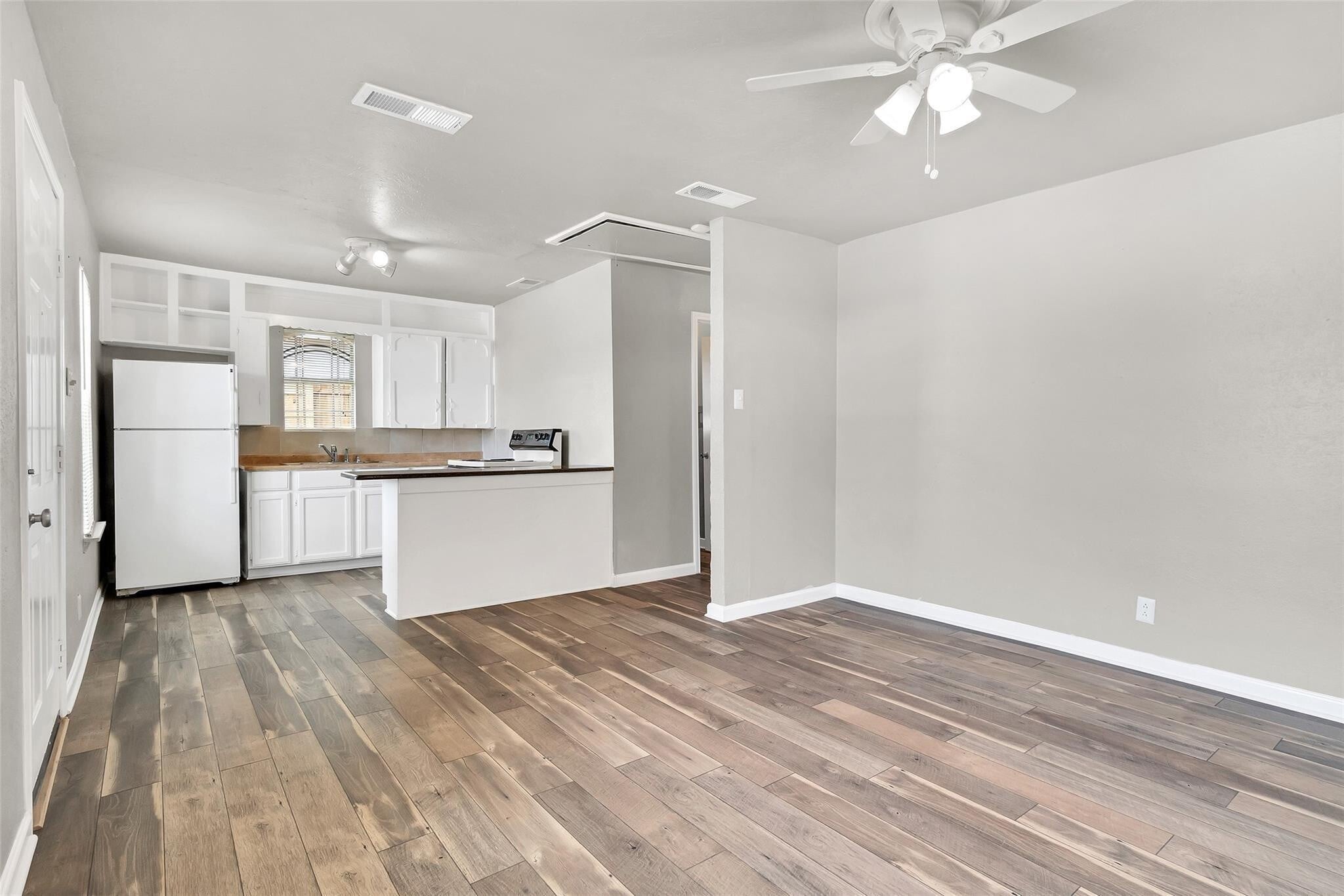 Building Photo - 6781 Half Main St