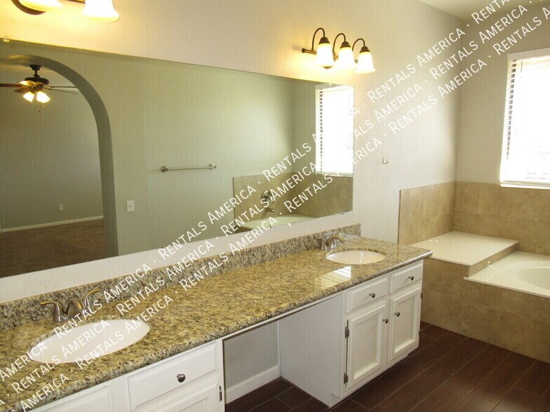 Building Photo - 1251 E Brentrup Dr