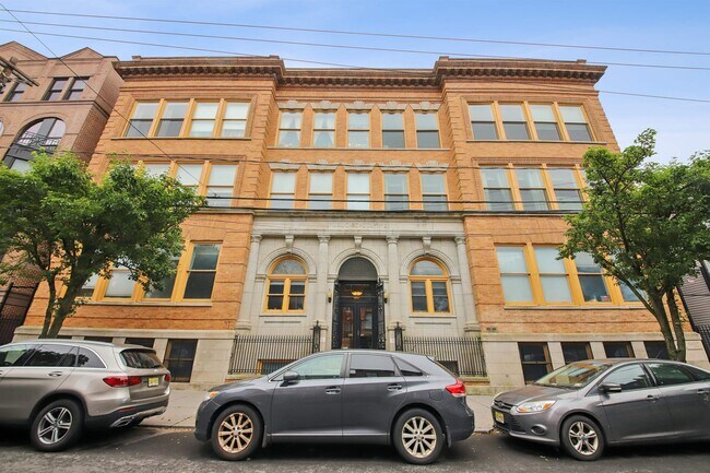 Building Photo - 60 Erie St